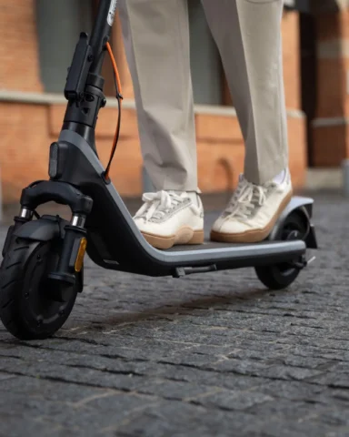 Monopattini elettrici: guida in stato di ebbrezza, la Cassazione sancisce multe, ritiro patente e arresto